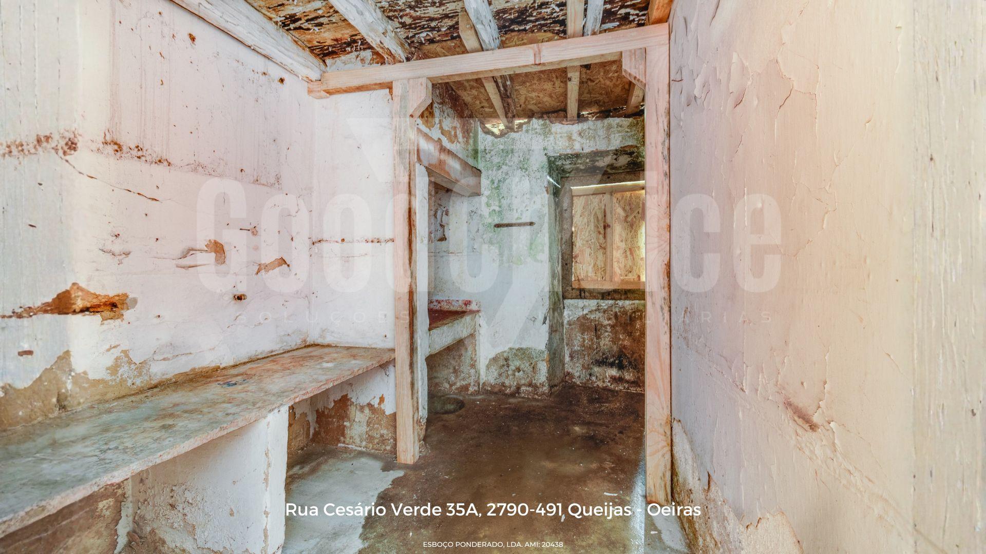 Moradia Bi-Familiar em prédio com logradouro