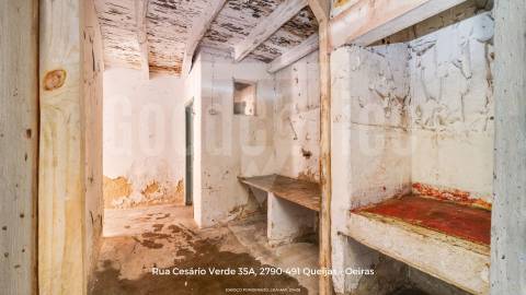 Moradia Bi-Familiar em prédio com logradouro