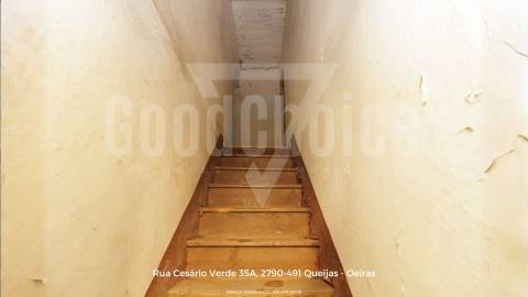 Moradia Bi-Familiar em prédio com logradouro