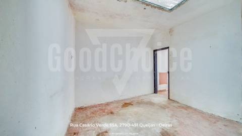 Moradia Bi-Familiar em prédio com logradouro