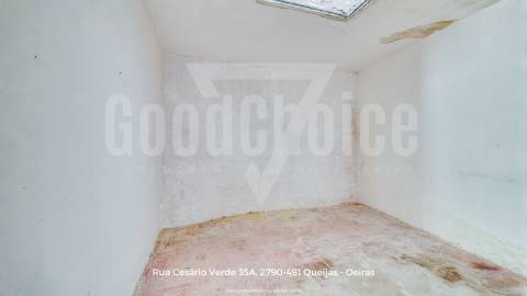 Moradia Bi-Familiar em prédio com logradouro