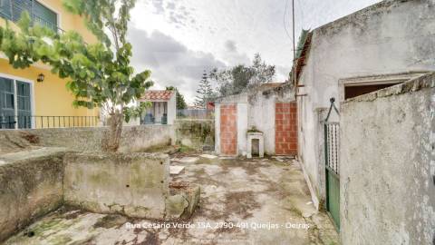 Moradia Bi-Familiar em prédio com logradouro