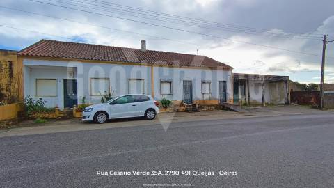 Moradia T3 para Recuperação em Óbidos | Excelente Potencial Habitacional ou Turístico
