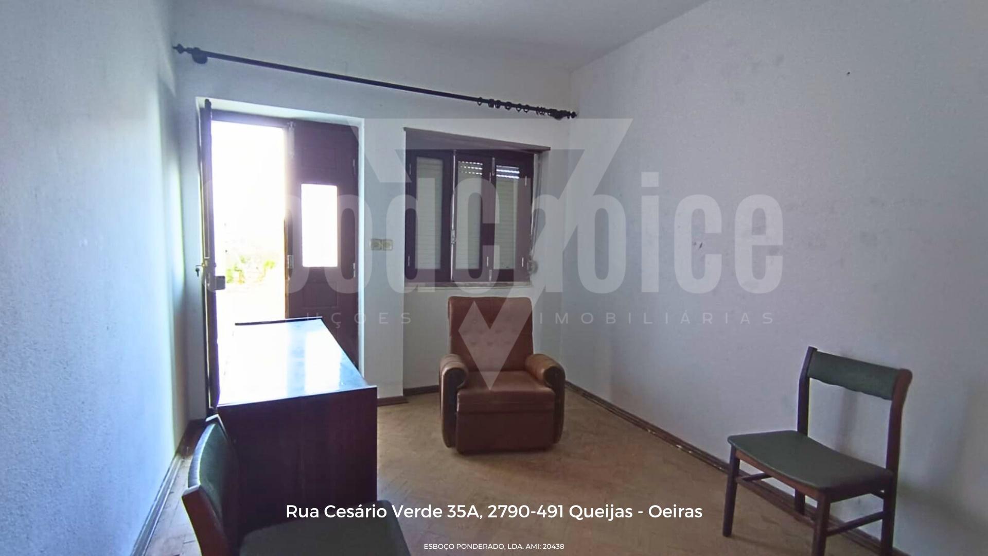 Moradia T3 para Recuperação em Óbidos | Excelente Potencial Habitacional ou Turístico
