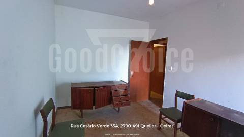 Moradia T3 para Recuperação em Óbidos | Excelente Potencial Habitacional ou Turístico
