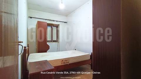 Moradia T3 para Recuperação em Óbidos | Excelente Potencial Habitacional ou Turístico
