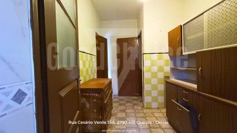 Moradia T3 para Recuperação em Óbidos | Excelente Potencial Habitacional ou Turístico
