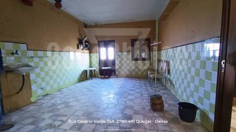 Moradia T3 para Recuperação em Óbidos | Excelente Potencial Habitacional ou Turístico
