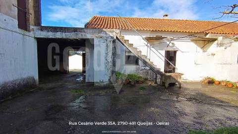 Moradia T3 para Recuperação em Óbidos | Excelente Potencial Habitacional ou Turístico
