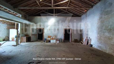 Moradia T3 para Recuperação em Óbidos | Excelente Potencial Habitacional ou Turístico
