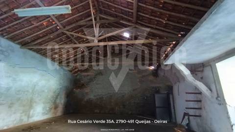 Moradia T3 para Recuperação em Óbidos | Excelente Potencial Habitacional ou Turístico
