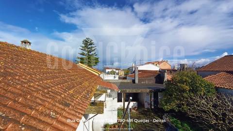 Moradia T3 para Recuperação em Óbidos | Excelente Potencial Habitacional ou Turístico
