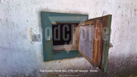 Moradia T3 para Recuperação em Óbidos | Excelente Potencial Habitacional ou Turístico
