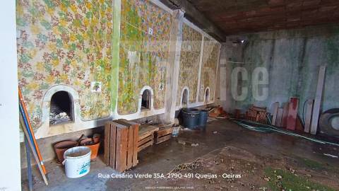 Moradia T3 para Recuperação em Óbidos | Excelente Potencial Habitacional ou Turístico
