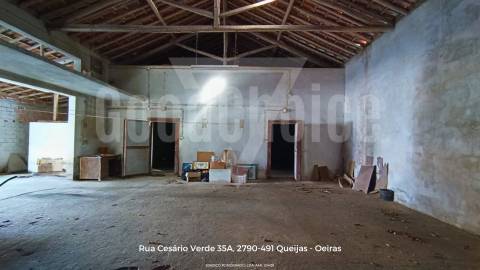 Moradia T3 para Recuperação em Óbidos | Excelente Potencial Habitacional ou Turístico
