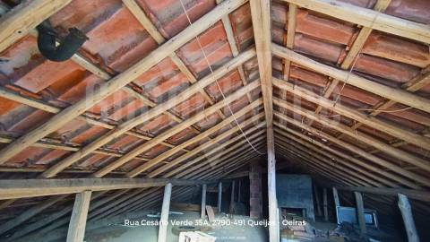 Moradia T3 para Recuperação em Óbidos | Excelente Potencial Habitacional ou Turístico
