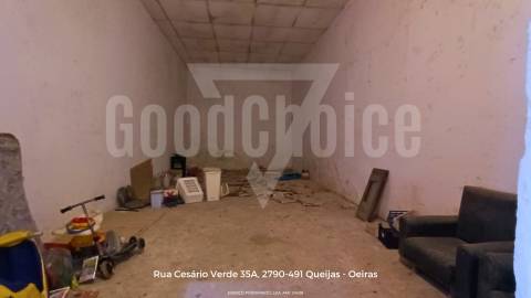 Moradia T3 para Recuperação em Óbidos | Excelente Potencial Habitacional ou Turístico
