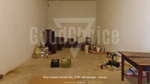 Moradia T3 para Recuperação em Óbidos | Excelente Potencial Habitacional ou Turístico
