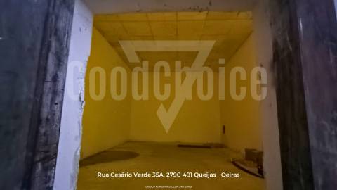 Moradia T3 para Recuperação em Óbidos | Excelente Potencial Habitacional ou Turístico
