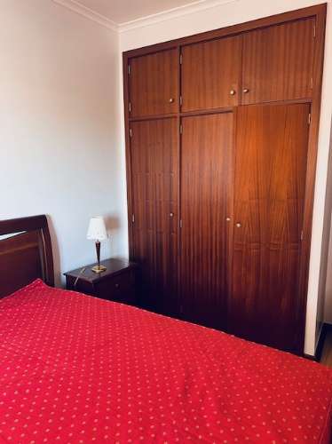 Apartamento T2 em muito bom estado, soalheiro, mobilado, no centro de Queijas perto de comércio e serviços