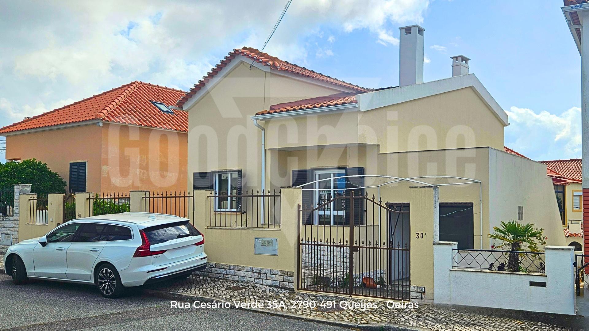 Moradia T3+2 - Centro de Queijas