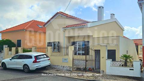 Moradia T3+2 - Centro de Queijas