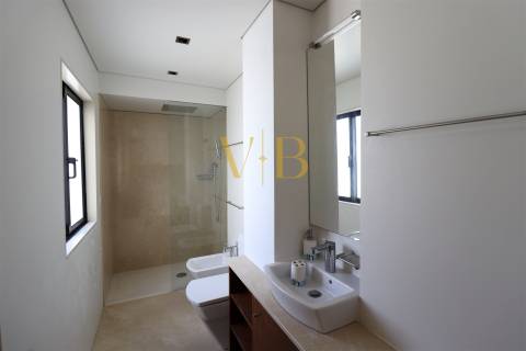 Apartamento T4 na 1ª Linha de Mar em Aver-o-Mar, Póvoa de Varzim