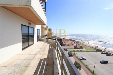 Apartamento T4 na 1ª Linha de Mar em Aver-o-Mar, Póvoa de Varzim