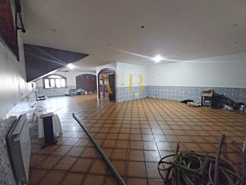 Moradia T4 com Excelente Potencial no Centro da Cidade