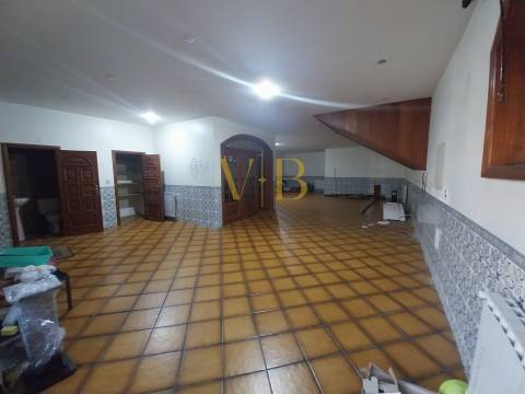 Moradia T4 com Excelente Potencial no Centro da Cidade