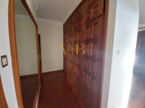 Moradia T4 com Excelente Potencial no Centro da Cidade