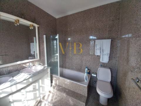 Moradia T4 com Excelente Potencial no Centro da Cidade