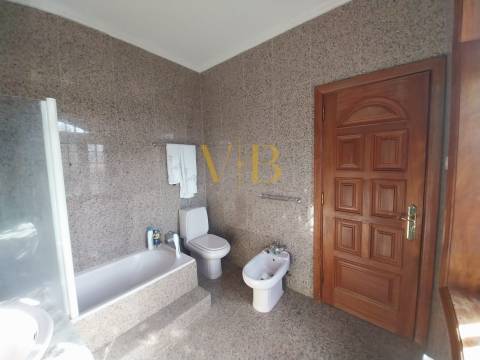 Moradia T4 com Excelente Potencial no Centro da Cidade