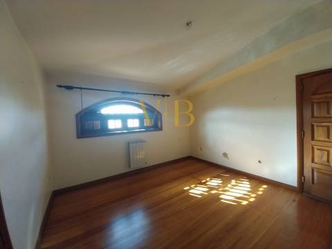 Moradia T4 com Excelente Potencial no Centro da Cidade