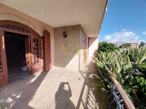 Moradia T4 com Excelente Potencial no Centro da Cidade