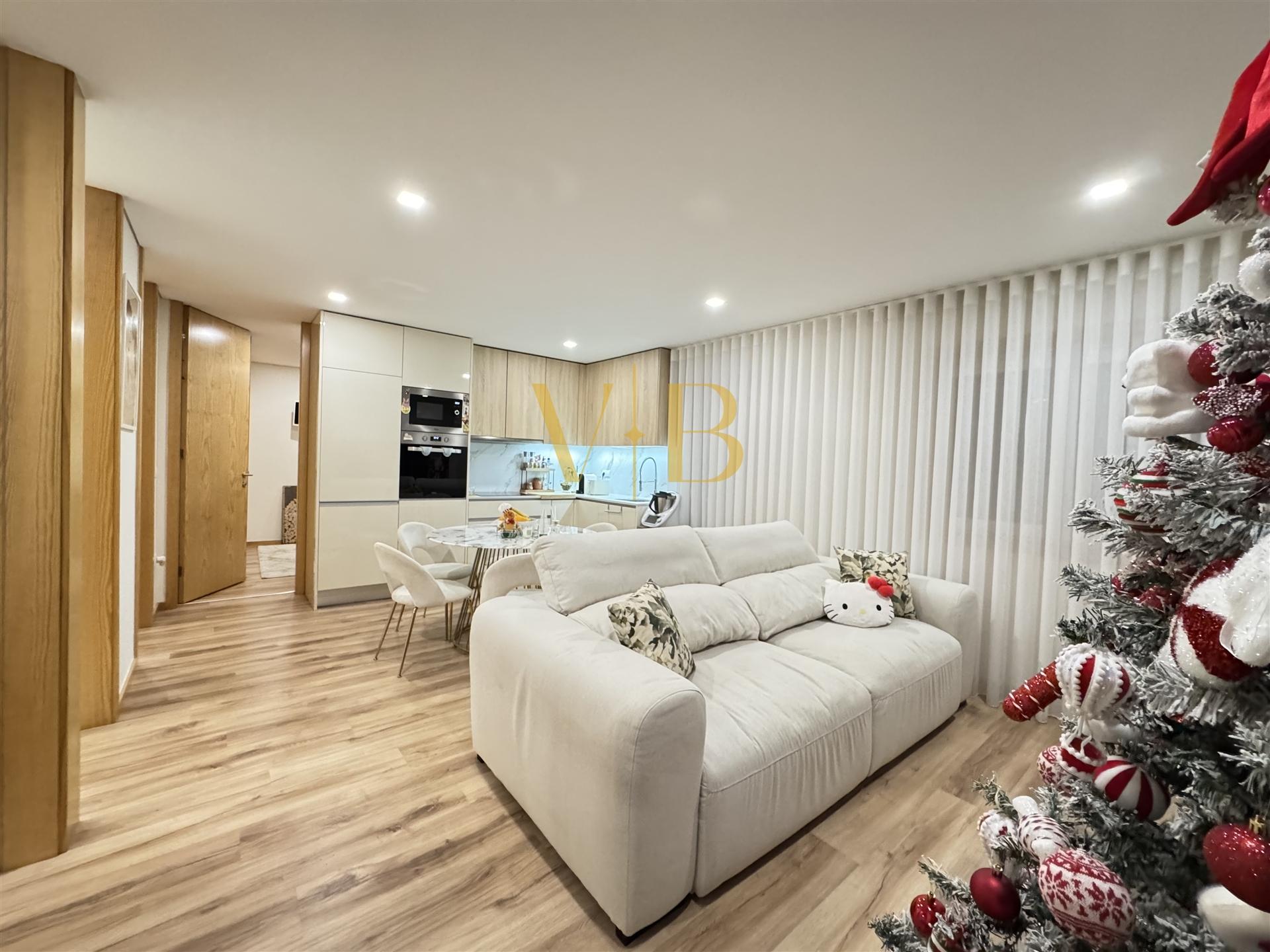 T3 Remodelado junto à Praça do Almada – Terraço Exclusivo de 30 m²