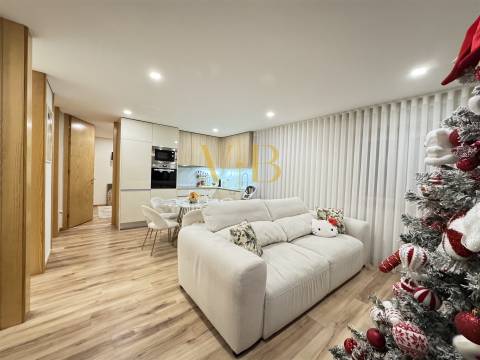 T3 Remodelado junto à Praça do Almada – Terraço Exclusivo de 30 m²