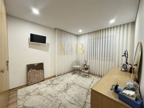 T3 Remodelado junto à Praça do Almada – Terraço Exclusivo de 30 m²