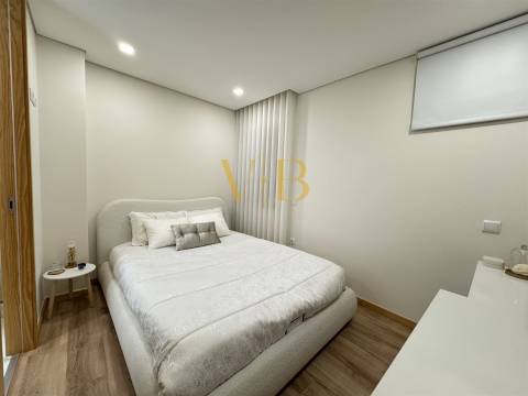 T3 Remodelado junto à Praça do Almada – Terraço Exclusivo de 30 m²