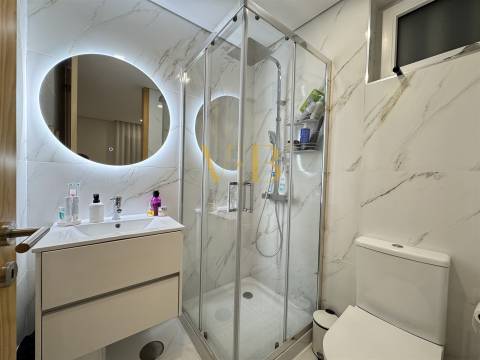 T3 Remodelado junto à Praça do Almada – Terraço Exclusivo de 30 m²