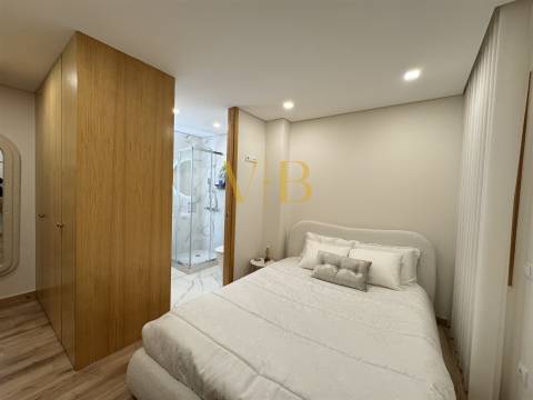 T3 Remodelado junto à Praça do Almada – Terraço Exclusivo de 30 m²