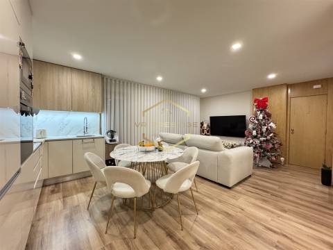 T3 Remodelado junto à Praça do Almada – Terraço Exclusivo de 30 m²