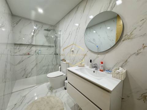 T3 Remodelado junto à Praça do Almada – Terraço Exclusivo de 30 m²