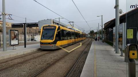 T3 Remodelado junto à Praça do Almada – Terraço Exclusivo de 30 m²