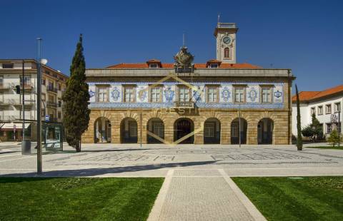 T3 Remodelado junto à Praça do Almada – Terraço Exclusivo de 30 m²