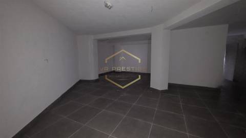 Loja em 1ª Linha – Avenida dos Pescadores | Aver-o-Mar, Póvoa de Varzim