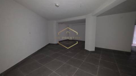 Loja em 1ª Linha – Avenida dos Pescadores | Aver-o-Mar, Póvoa de Varzim