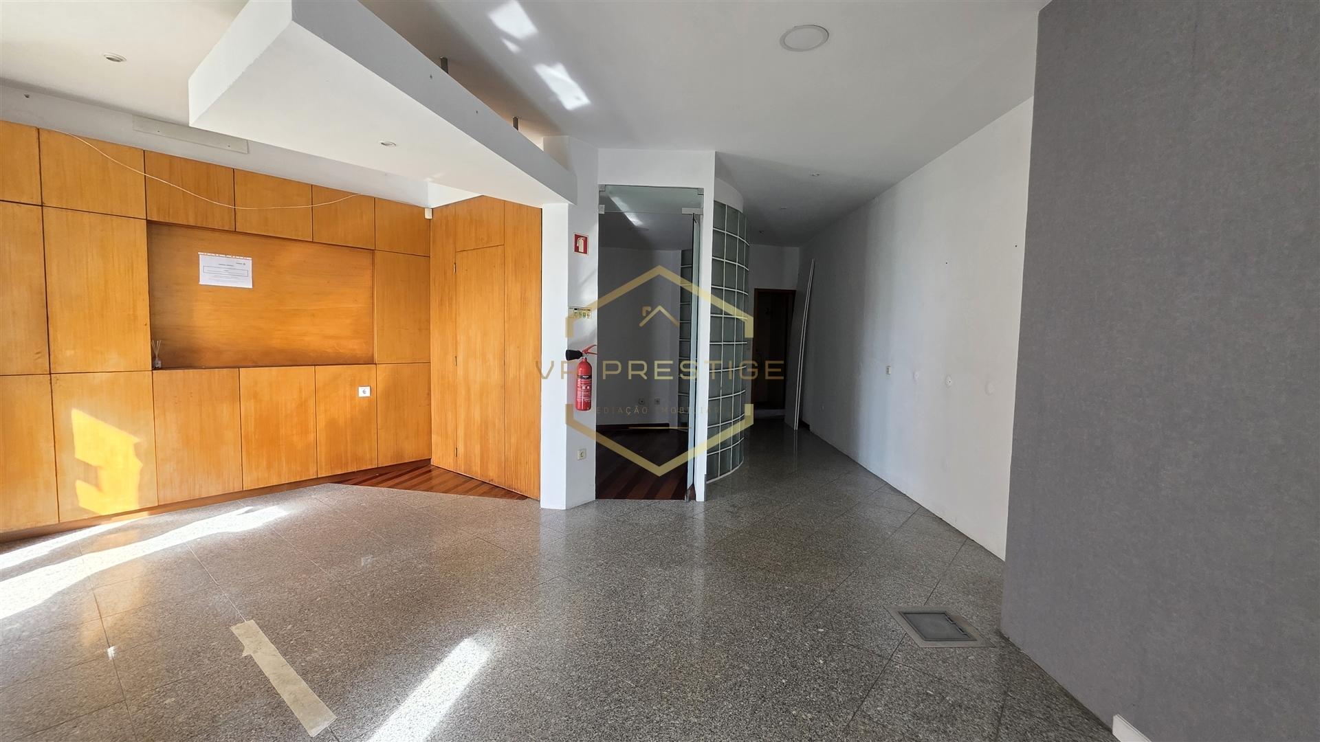 Loja em 1ª Linha – Avenida dos Pescadores | Aver-o-Mar, Póvoa de Varzim