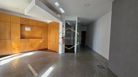 Loja em 1ª Linha – Avenida dos Pescadores | Aver-o-Mar, Póvoa de Varzim