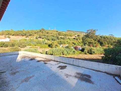 Moradia V4 perto da Venda do Pinheiro